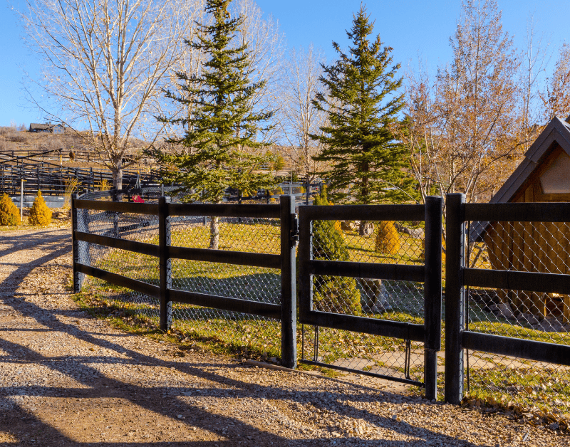 Horse Fencing: How to Find the Perfect Height for Your Fence